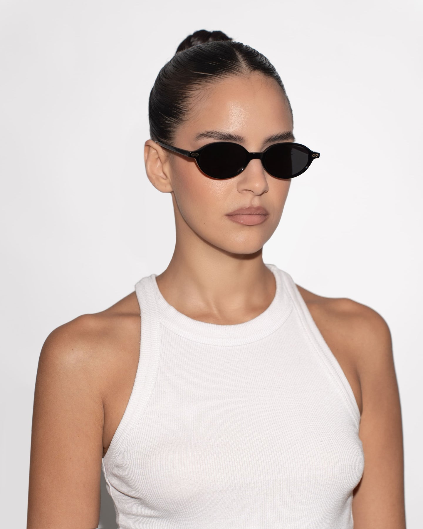 Discover Noor Black Sunglasses for Women – Stylish UV Protection, Available in USA, UK, Canada & UAE